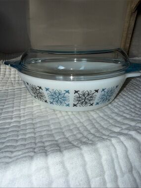 JAJ Pyrex Chelsea Casserole Dish, Vintage Round 3 Pint Pyrex model 513